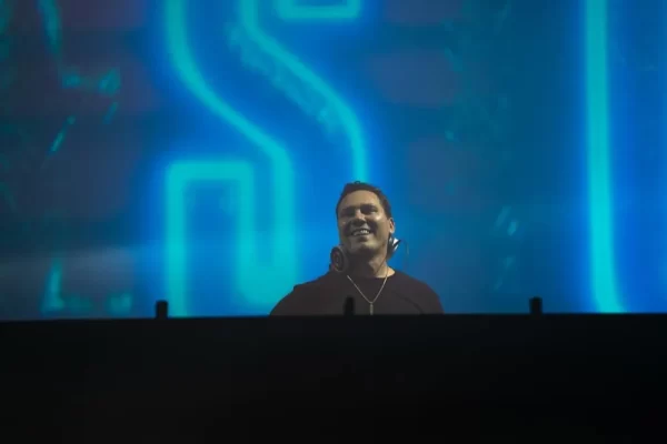 Tiësto, thrills audience with high-energy, nightclub-style party atmosphere for final hours of Expo 2020 Dubai