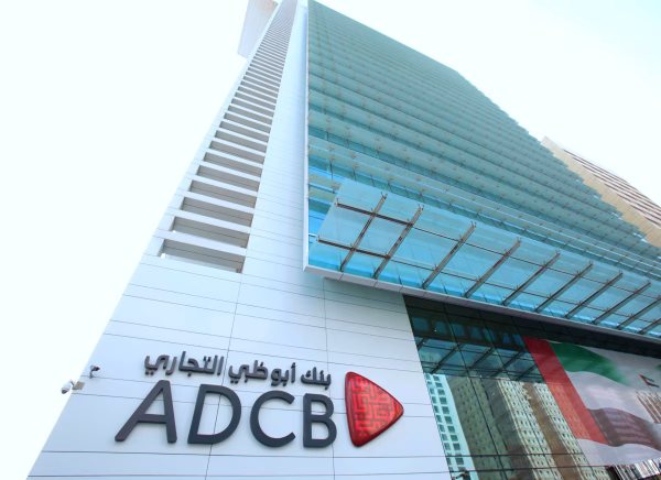 أعلن بنك أبوظبي التجاري عن إطلاق خطة تحول استراتيجي تضع تقنيات الذكاء الاصطناعي في جوهر منظومة أعماله. وتمثل هذه