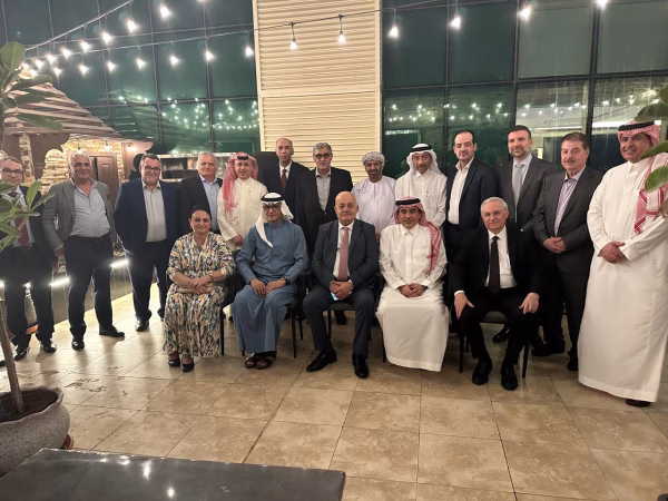 أقام سفير خادم الحرمين الشريفين لدى دولة الإمارات العربية المتحدة الدكتور سلطان عنقري، حفل تكريم على شرف السفير علي يونس القائم بأعمال